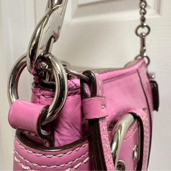 Coach Soho Chain Buckle Pink Patent Leather Shoulder Bag Y2K - Picture 10 of 12